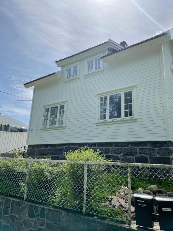 Fin Leilighet, Sentralt Og Sjonaert,Med Parkering Arendal Eksteriør billede
