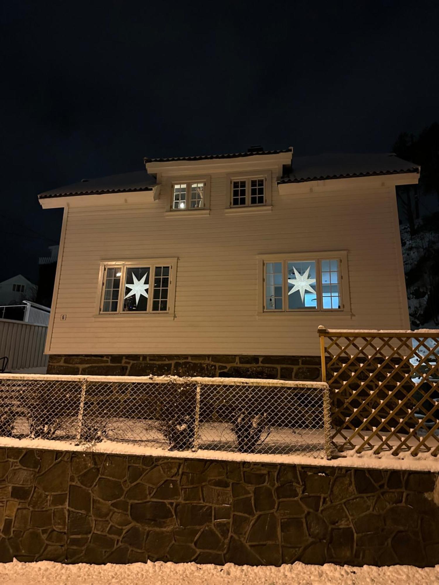 Fin Leilighet, Sentralt Og Sjonaert,Med Parkering Arendal Eksteriør billede
